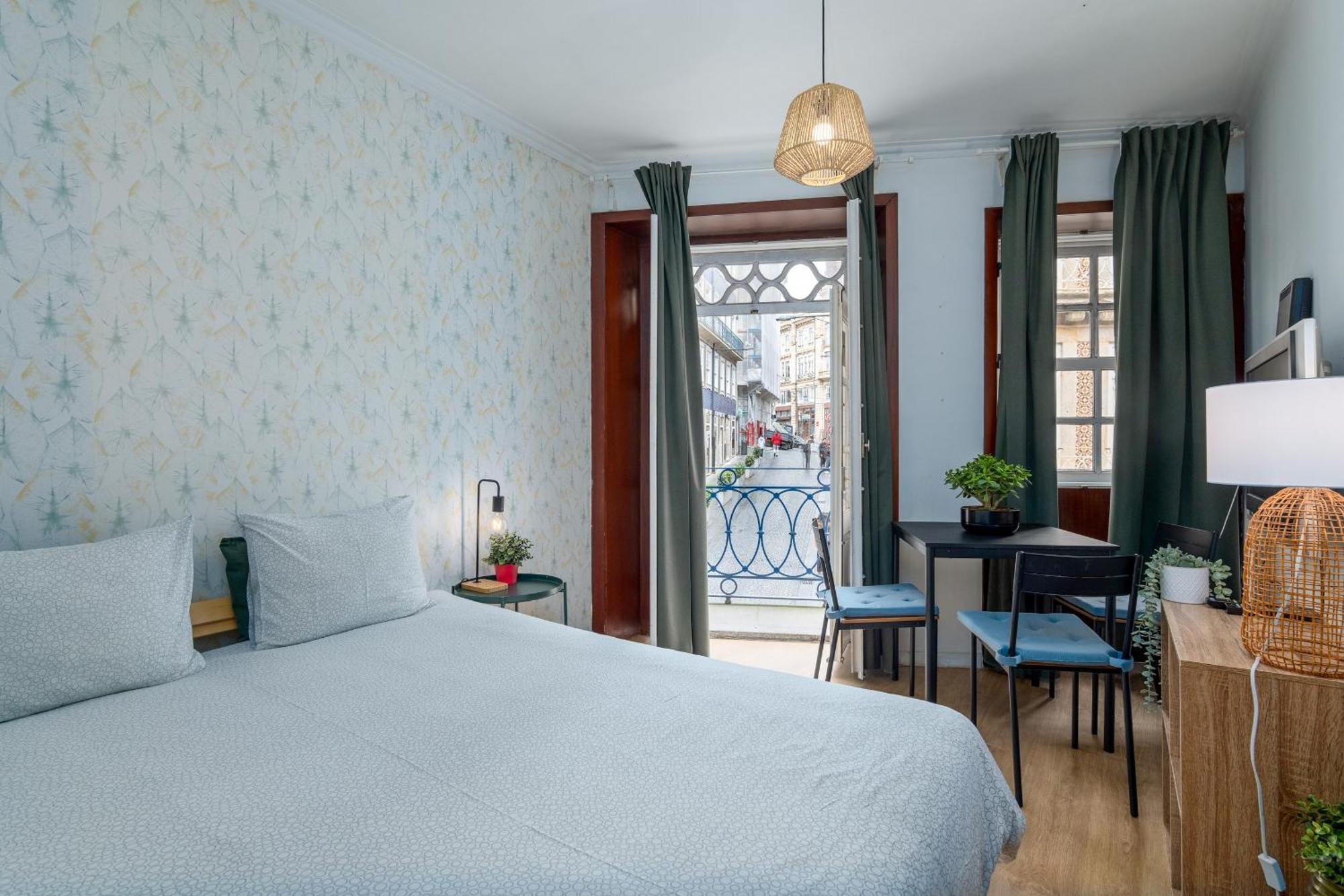 Appartamento Renovated Feb25 Clerigos Cozy Balcony With Self Check In OOporto Esterno foto