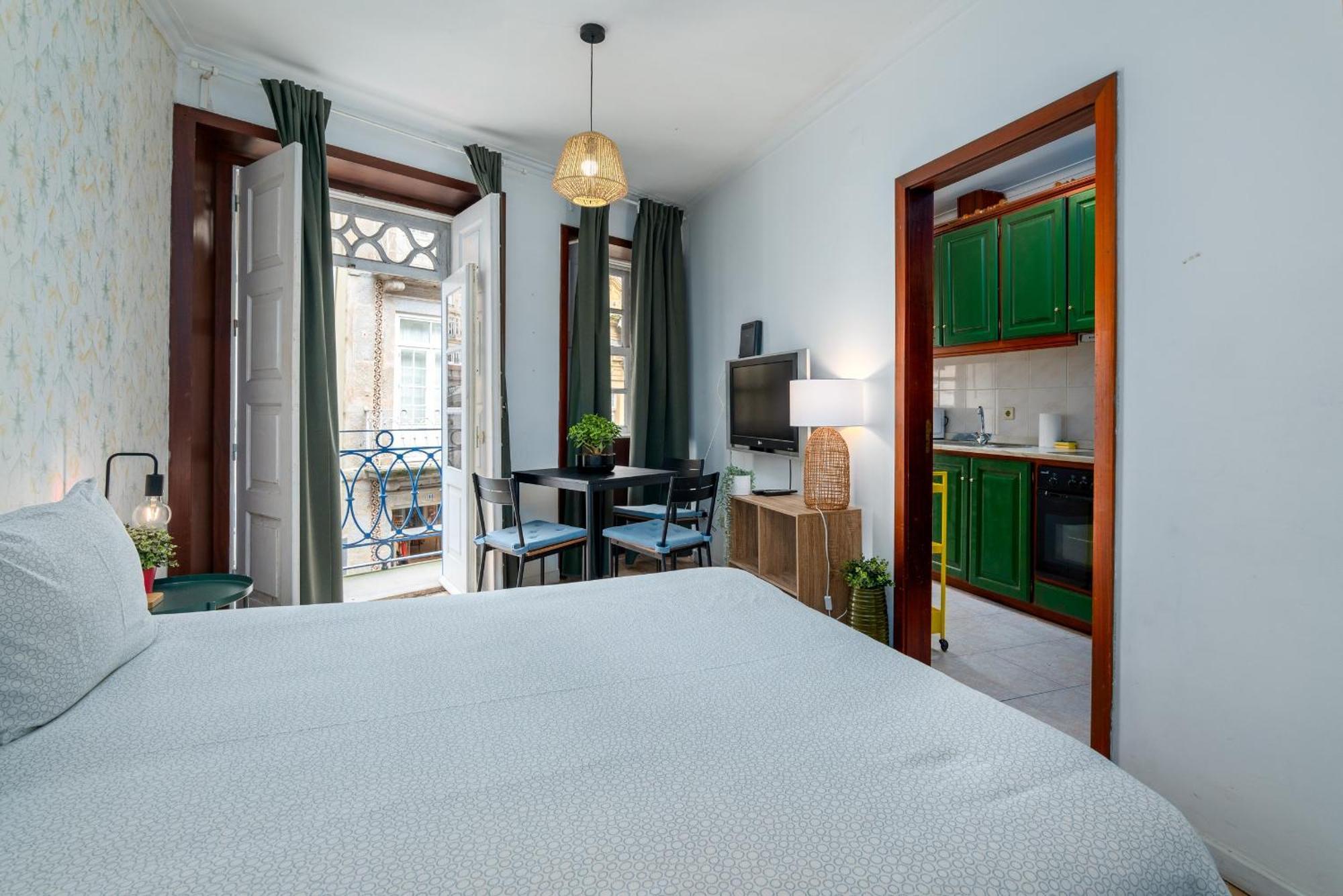 Appartamento Renovated Feb25 Clerigos Cozy Balcony With Self Check In OOporto Esterno foto