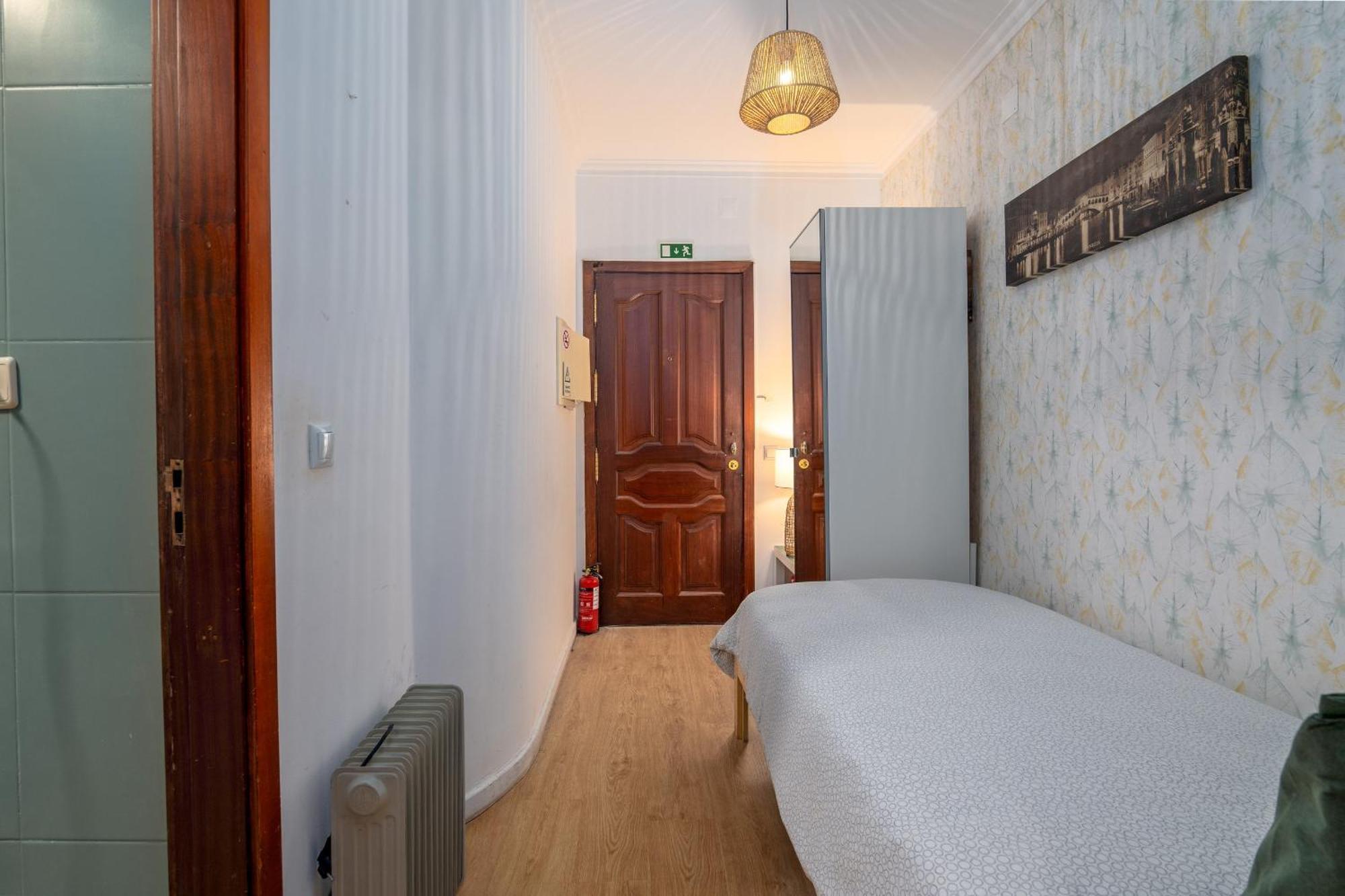 Appartamento Renovated Feb25 Clerigos Cozy Balcony With Self Check In OOporto Esterno foto