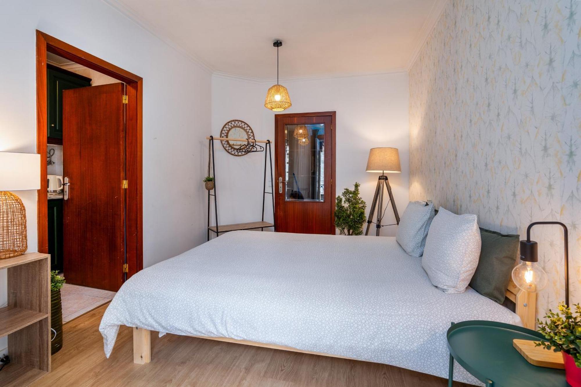 Appartamento Renovated Feb25 Clerigos Cozy Balcony With Self Check In OOporto Esterno foto