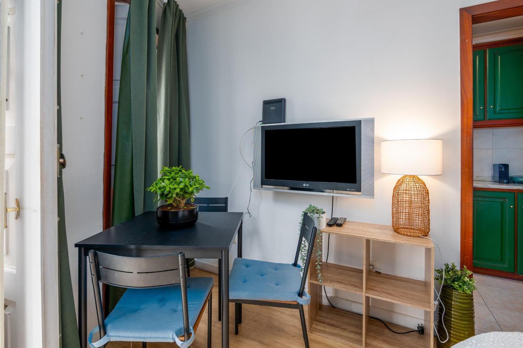 Appartamento Renovated Feb25 Clerigos Cozy Balcony With Self Check In OOporto Esterno foto